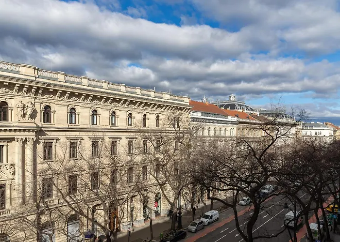 Andrassy Heritage Superior Apartment