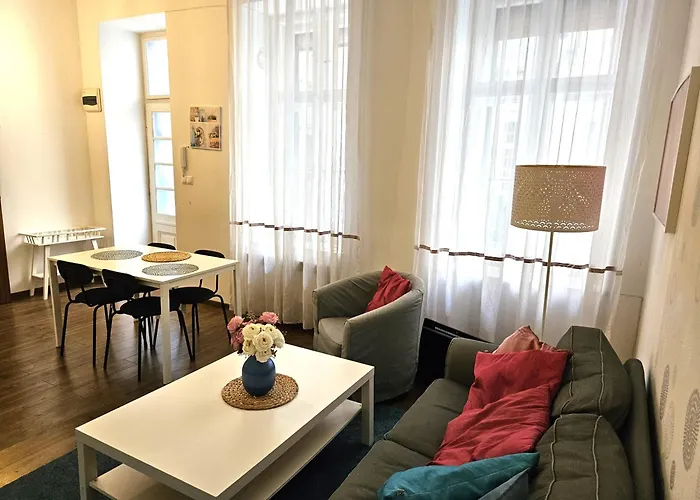 Modern 2 Bedrooms Flat In The Center