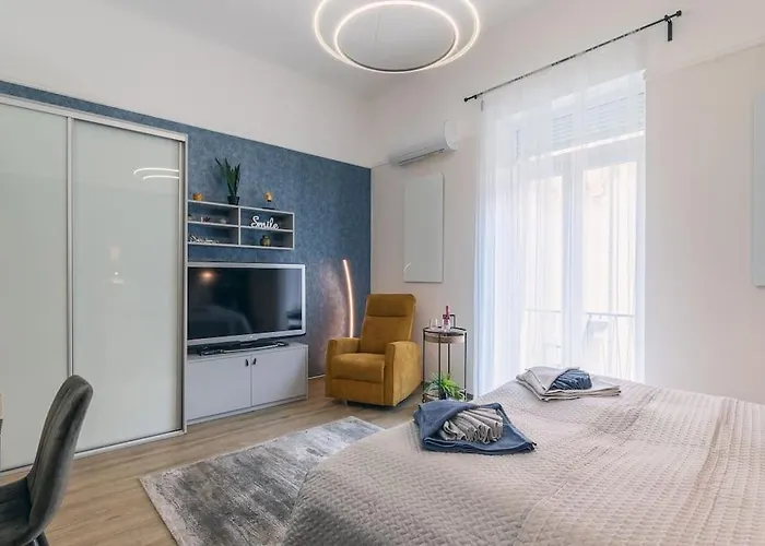 Castle Charm Apartment/ Ac