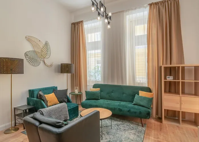 Apartment With Private Terrace - Near Gellert Thermal Bath