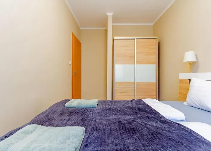2Br Corvin Terrace W Ac By Nw