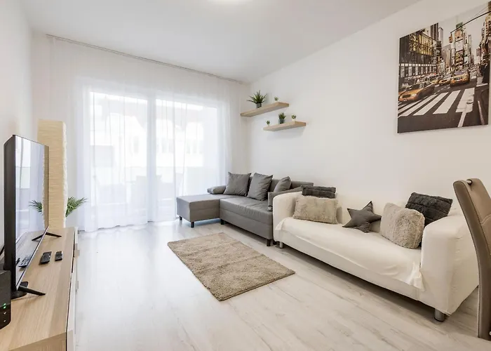 Bb Apartment - 2Br With Parking Close To Centre