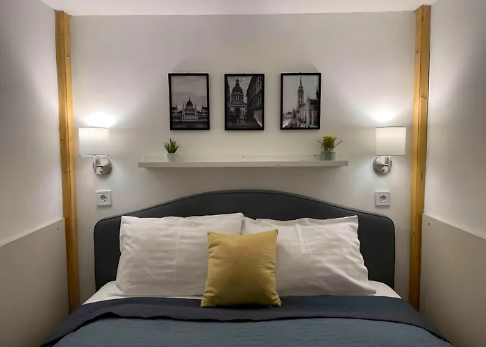 R172 Elitehost Raday Studio Apartment