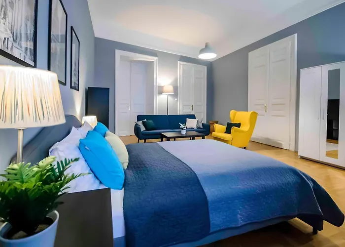 R171 Elitehost Raday Apartment
