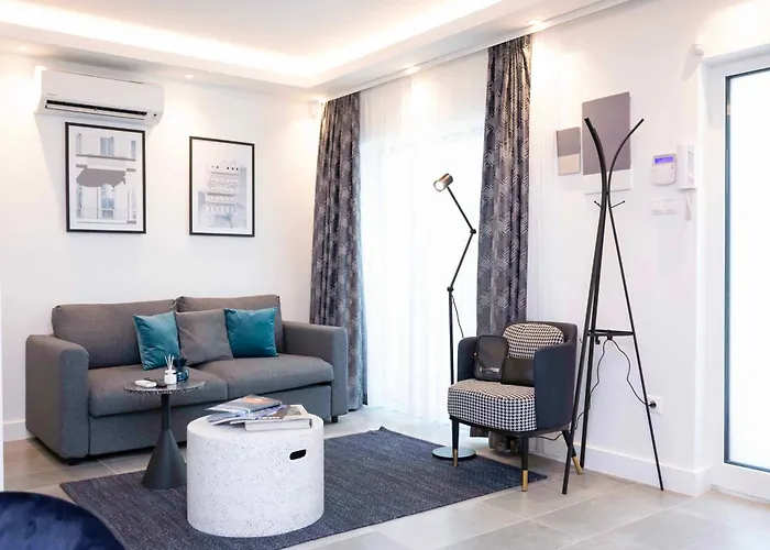 Luxury Cozy 2 Bdr Downtown Apt.6