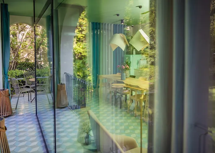 Bagatelle Gardenhouse
