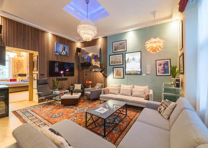 Venus Apartments - The Actor\'S Den