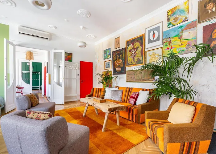 Huge & Stylish In The Center For Up To 20 People