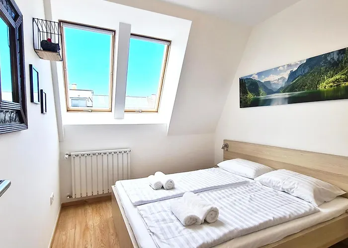 Eliza Rooms