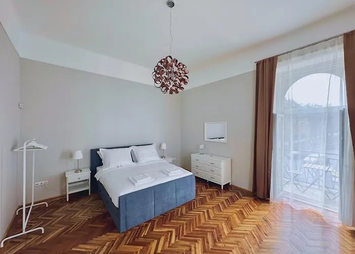 Sunny Castle Apartment