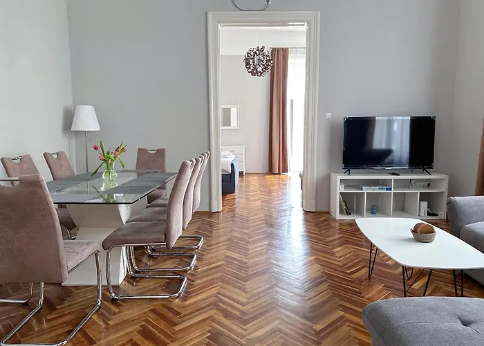 Sunny Castle Apartment