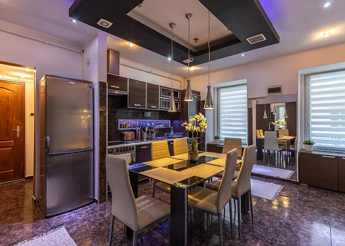 City Vibes Apartment - 3 Bdrms