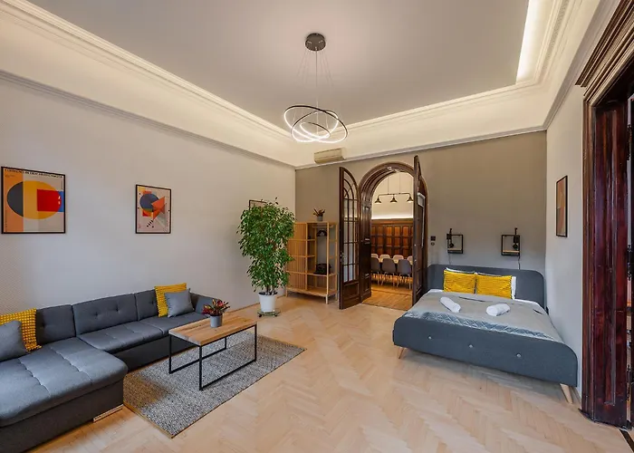 Liszt Modern Chic Apartment