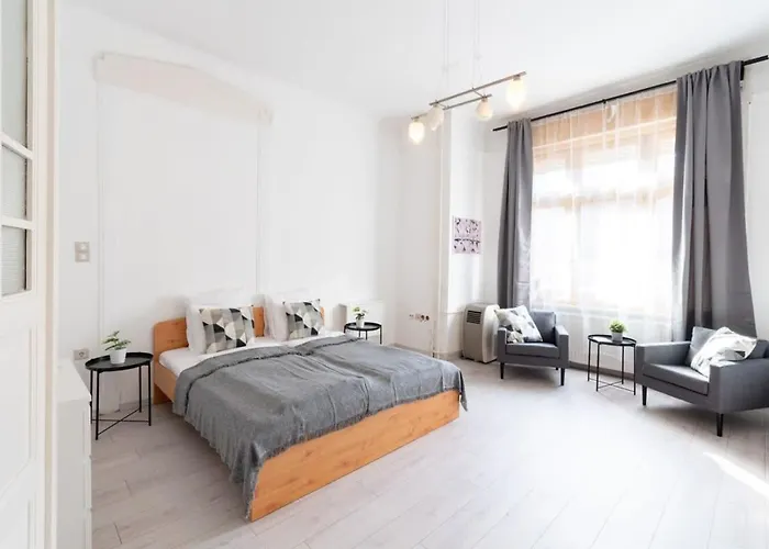 Spacious And Comfy Very Central Apartment