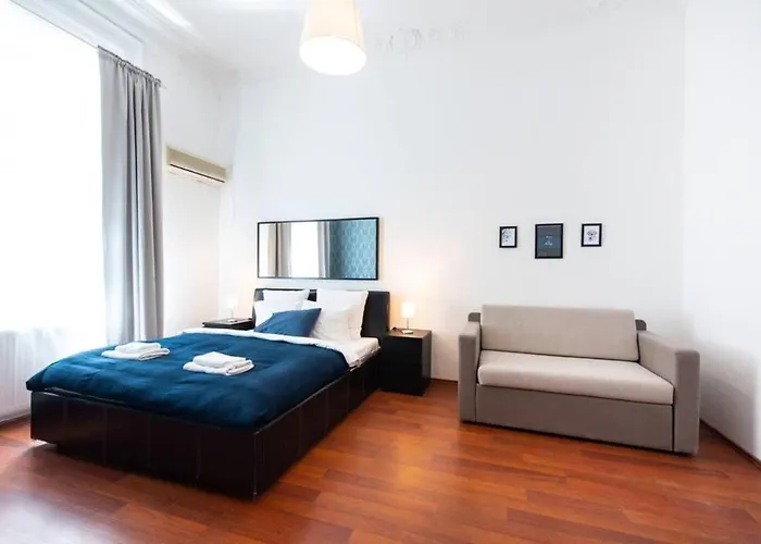 Very central convenient large AC place