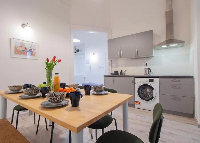 Dohany Apartment With 3Bedroom 1,5Bath - 9People