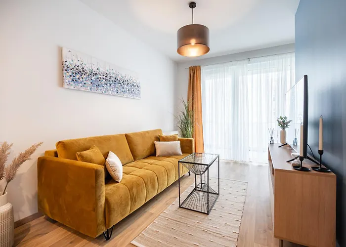 Blooming Budapest Apartment With Free Underground Parking