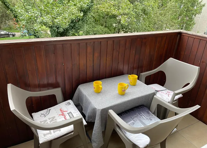 Calm Island Near The Danube Apartment - Free Parking