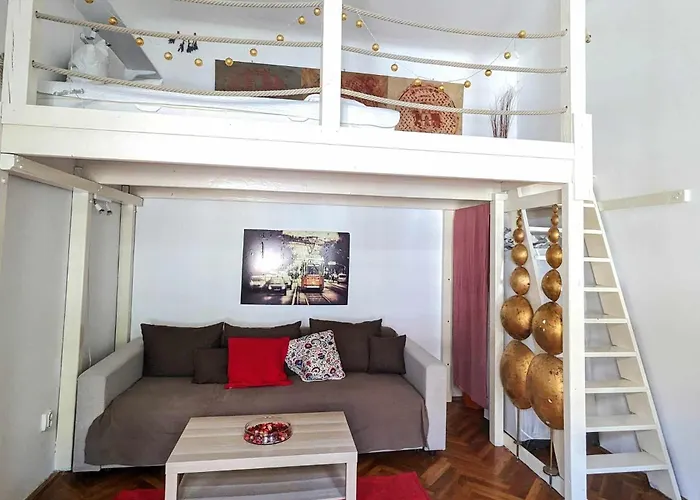 Gallery Flat In Party District