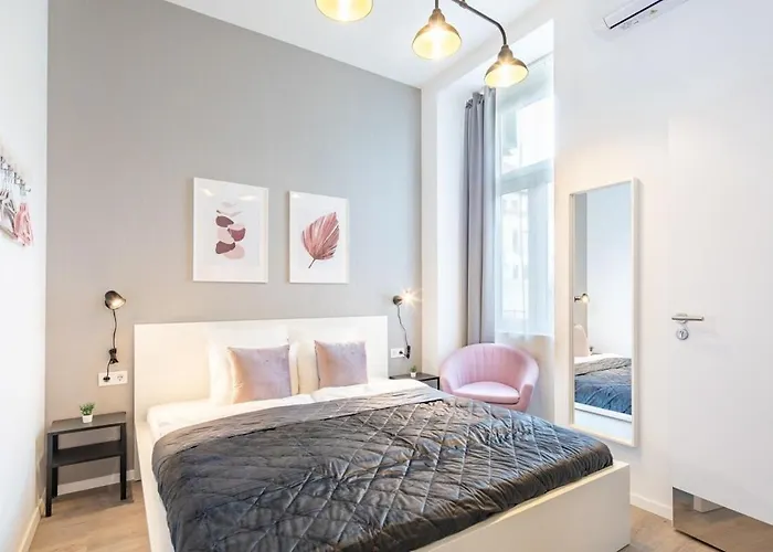 Extreme Central - Modern Mini Studio