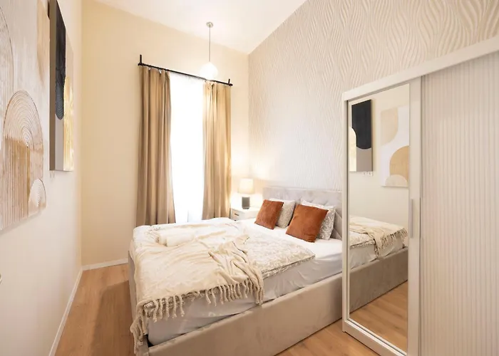 Cozy Boulevard Apartment In The Heart Of Budapest