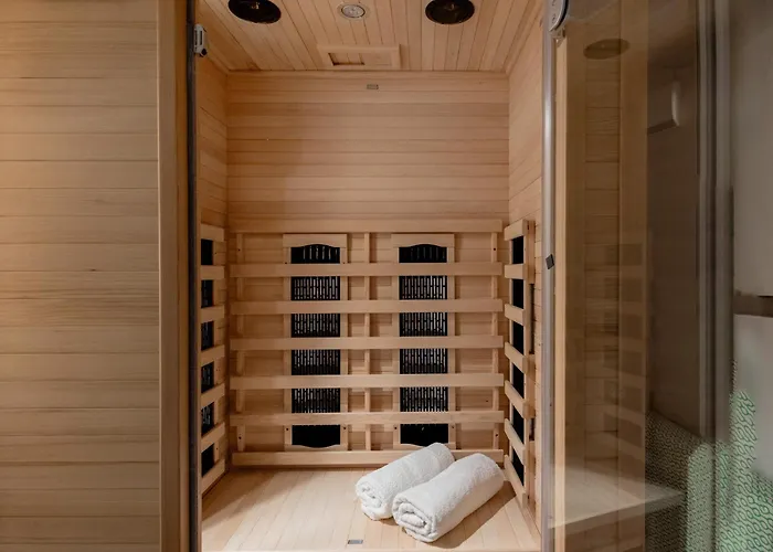 Stylish Natural Apartment With Sauna - Heroes Square
