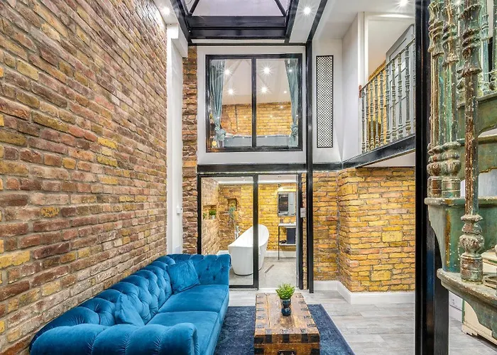 City Center Loft Haven: Modern Elegance