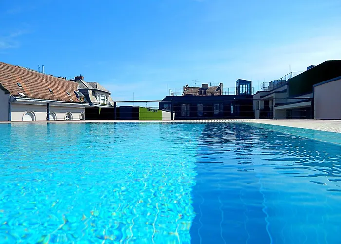 King Deluxe Apartment With Rooftop Pool