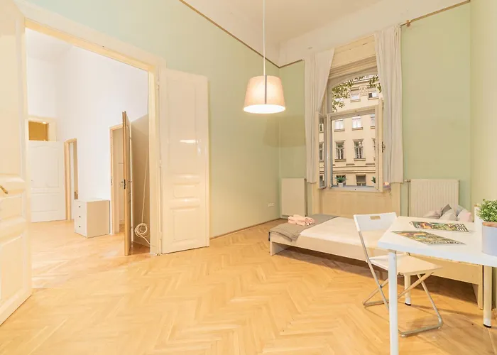 Cozy Apartment In The Heart Of Budapest, 5 Bedrooms