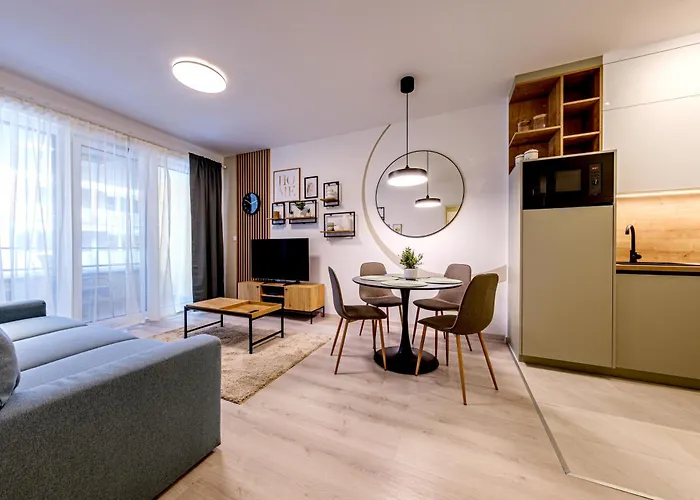 Design Apartment Near City Park With Free Parking