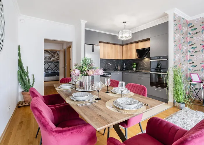 Penthouse Three Bedrooms, Three Balconies Apartment With Free Parking In Kiraly Street