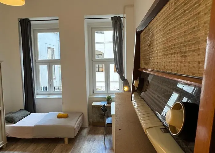 The 5-Bedroom Downtown
