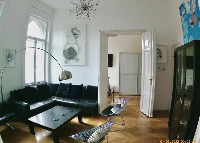 Luxury Artists Apartment On Varkert Bazaar