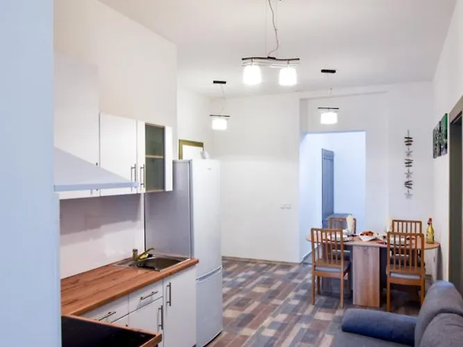 Cityscape Budget Apartments Damjanich