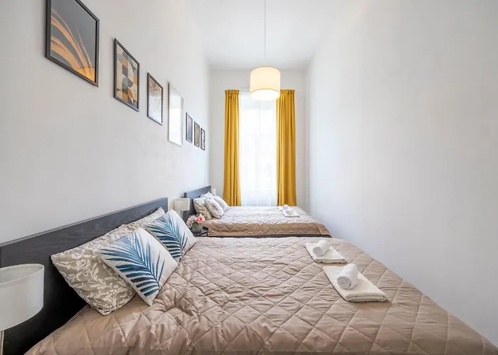 Spacious Cozy Home With 4Bedroom In The Heart Of Bp