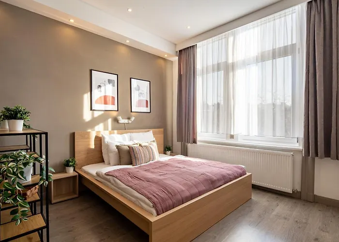 Sunny Central Three Bedroom Apartment