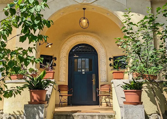 Magyaros-Szecesszios Villa