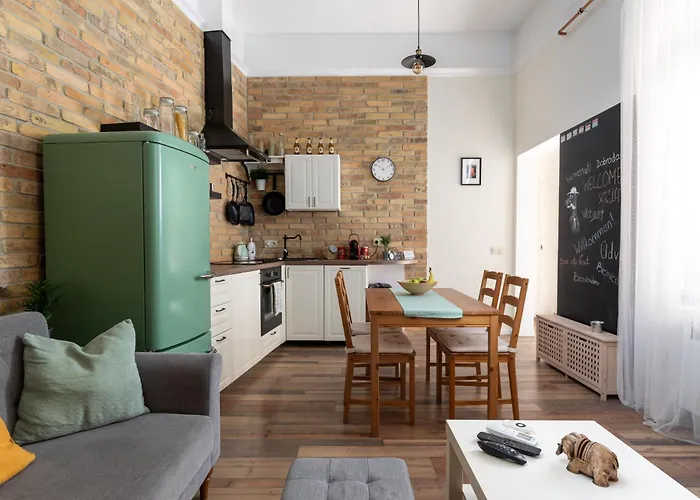 Central Vintage Loft - Free Private Parking - Metro - Tram - Ac