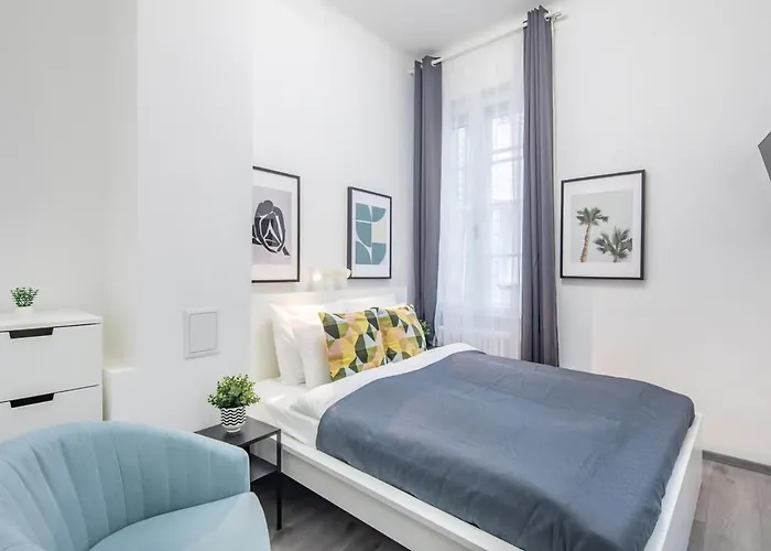 Ultra Central Mini Studio