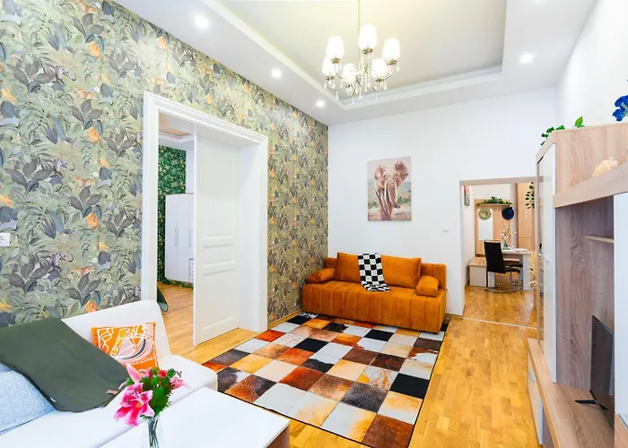 Lovely Designer Home With Stunning Parliament View