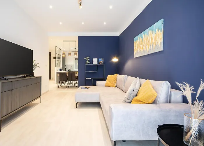 Admiral Blue Apartment With Balcony