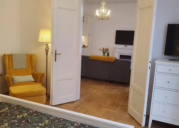 2 Apt Near Castle District
