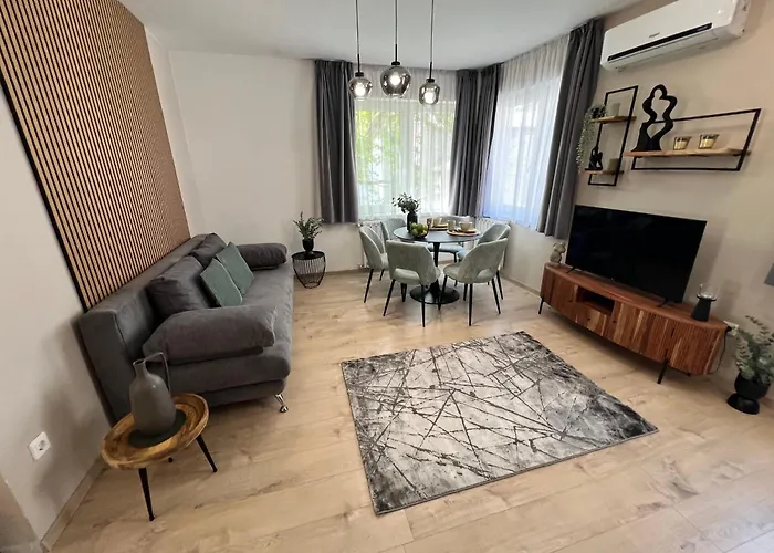 Maple Tree Budget Apartments
