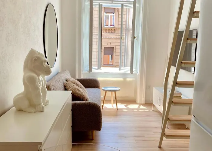 Arya Apartment