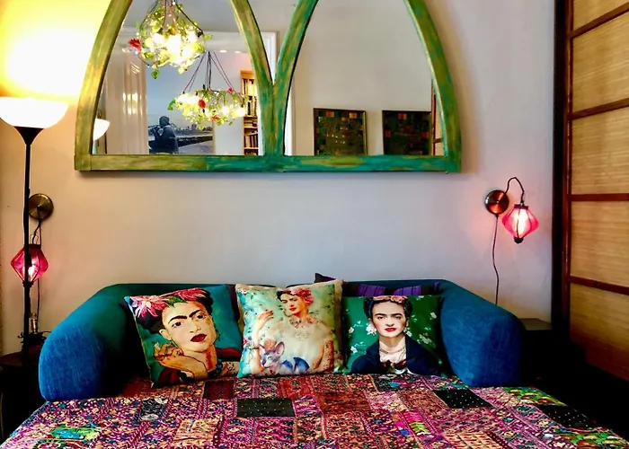 Unique Design Flat At Downtown
