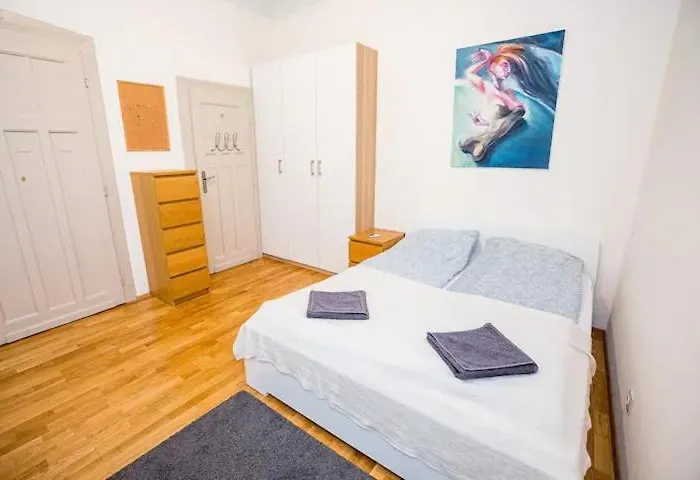 Big Flat In Heart Of Budapest With Ac