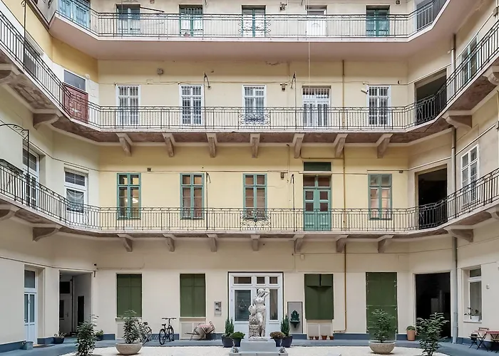 Cozy Boho Apartment, Super Central, Parliament, Netflix
