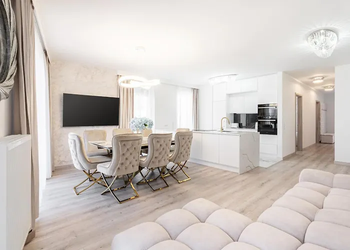 Corvin 5 Stars Luxury Apartment With Free Parking