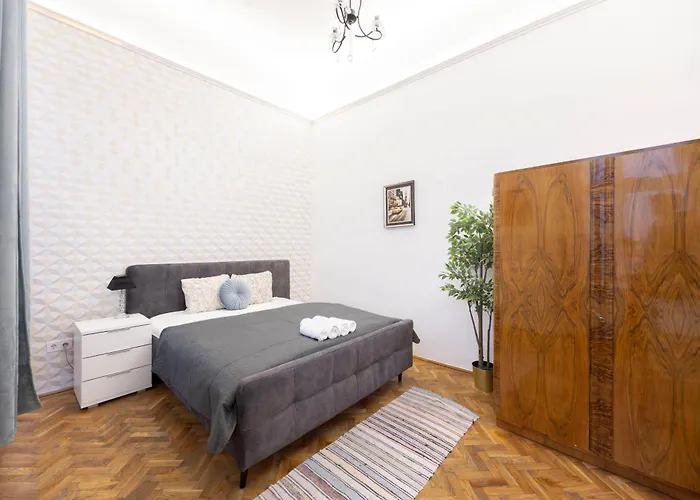 Central Located Cozy Apartment In Historical Building