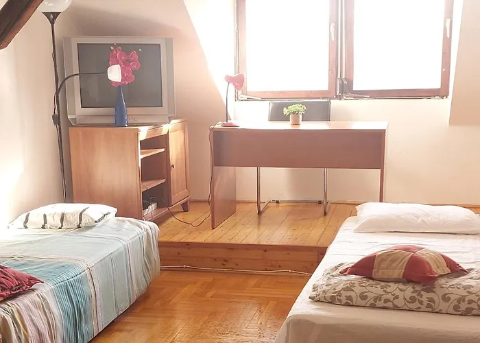 Room In Budapest - Parliament View Hideaway - Near Buda Castle And Margaret Island